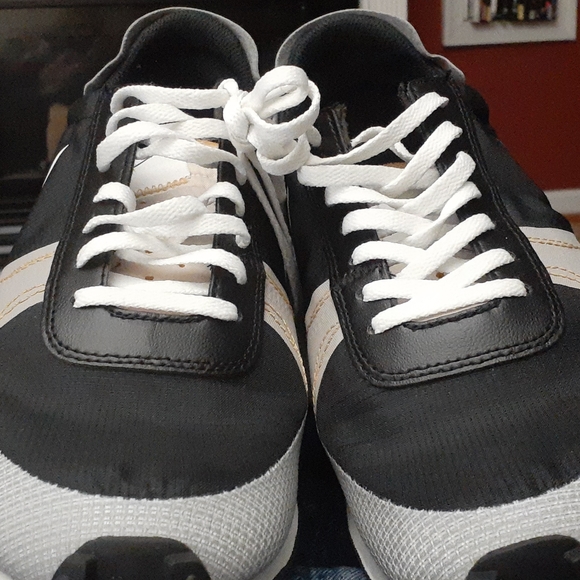 Nike Daybreakers Sneakers - Picture 3 of 3